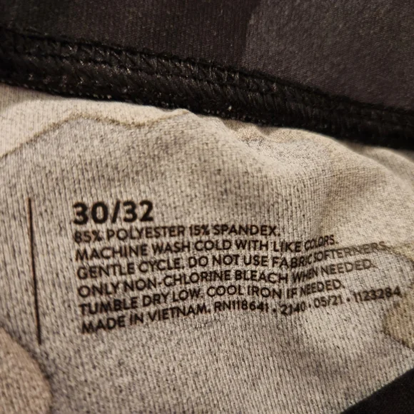 Livi Active Grey/Black 7/8 Length Legging - Picture 4 of 6